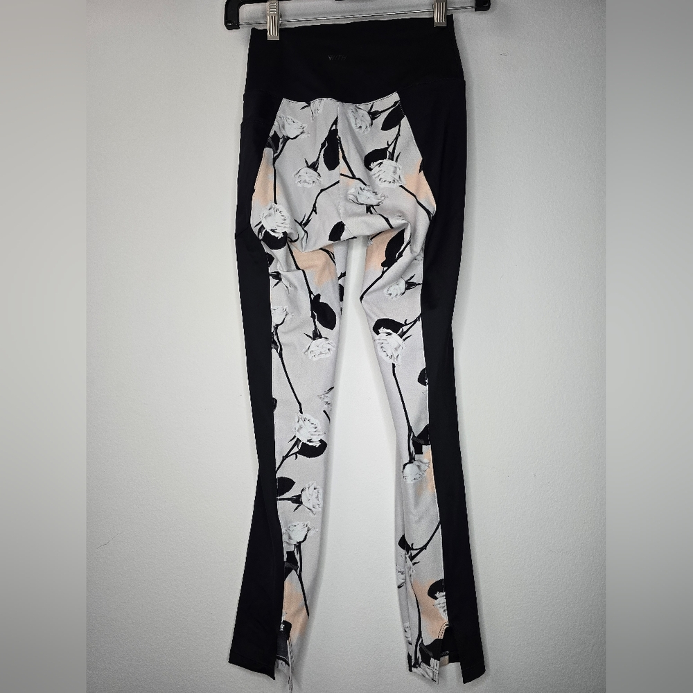 Wear It To Heart Rose City  Black Floral Leggings size S